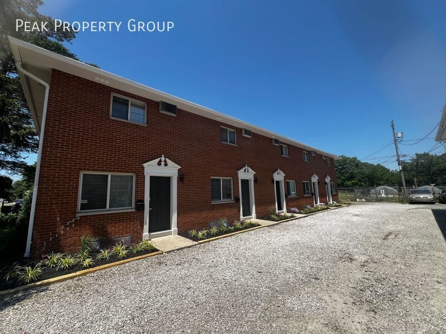 Primary Photo - Available in July! 2 Bedroom Townhome Loca...