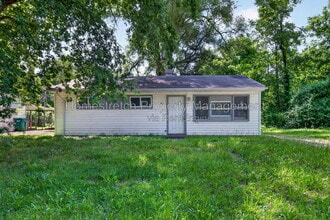 Building Photo - 6 Amelia Dr