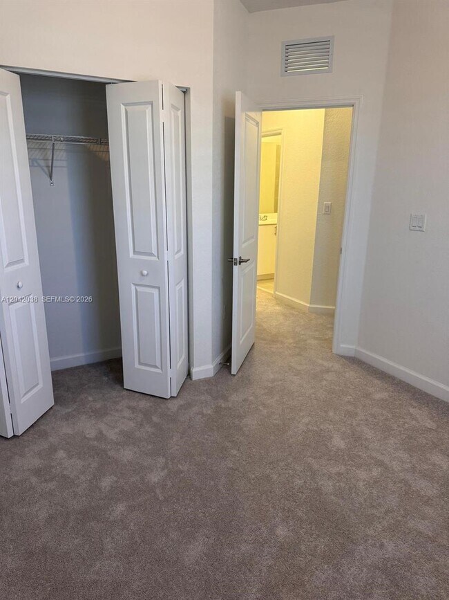Foto del edificio - 2444 SE 29th St