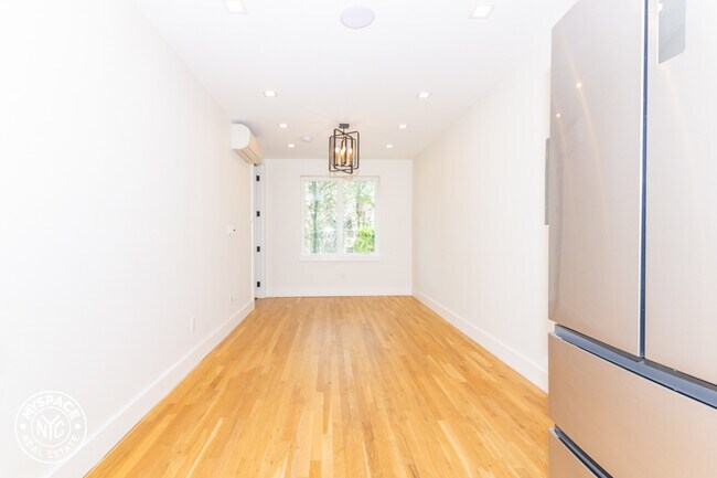 Building Photo - 773 Lexington Ave