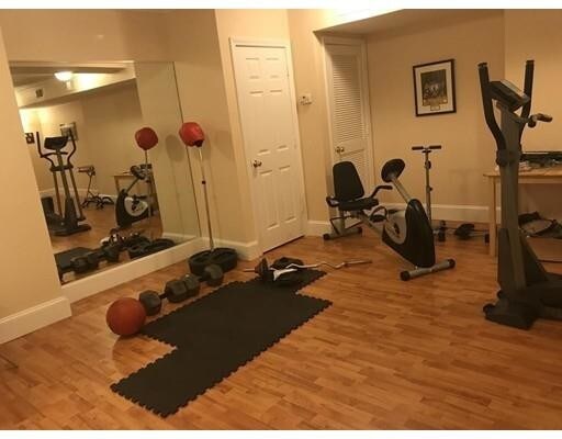 Building Photo - 426 Mt Hope St