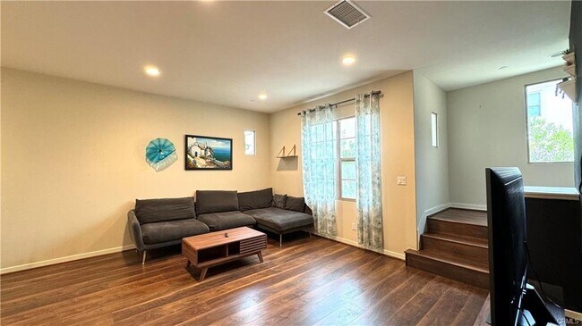 Building Photo - 136 Briarberry, Irvine, CA 92618 - 3 BR 4 ...