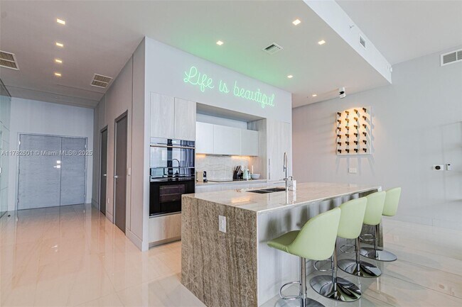 Foto del edificio - 480 NE 31st