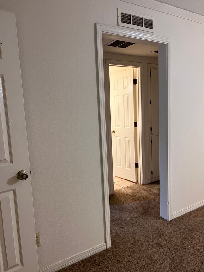 Foto del edificio - Gated community townhome!