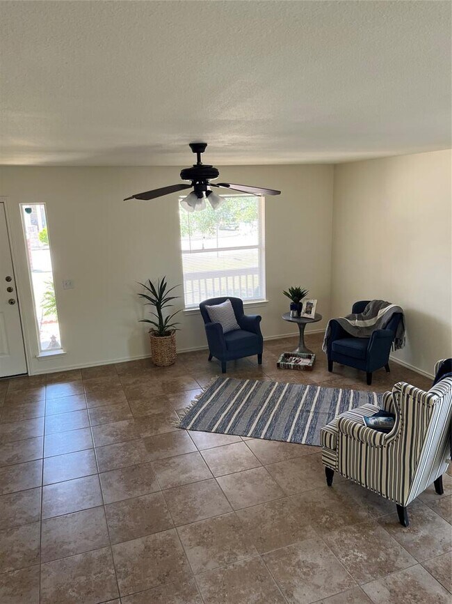 Foto del edificio - 3104 Tyler Ln