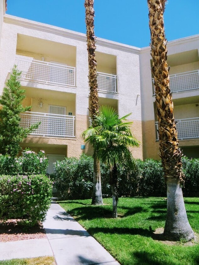 Primary Photo - Beautiful Condo in a Gated Community!