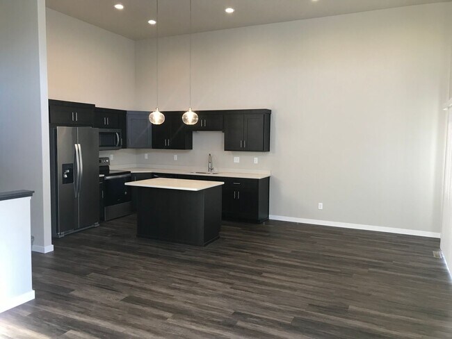 Foto del edificio - 3 Bed 3 Bath Twin Home