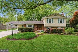 Building Photo - 4804 King Richard Dr