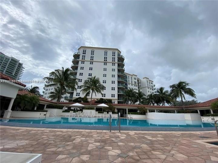 Foto principal - 19900 E Country Club Dr