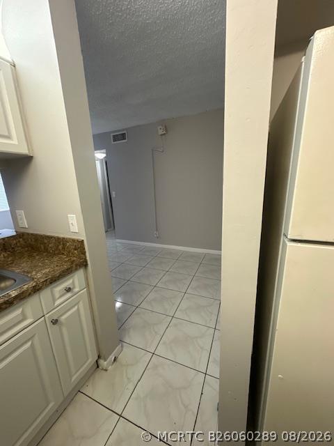 Building Photo - 1004 Twin Lakes Dr
