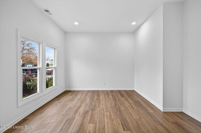 Foto del edificio - 508 Lilly Ave