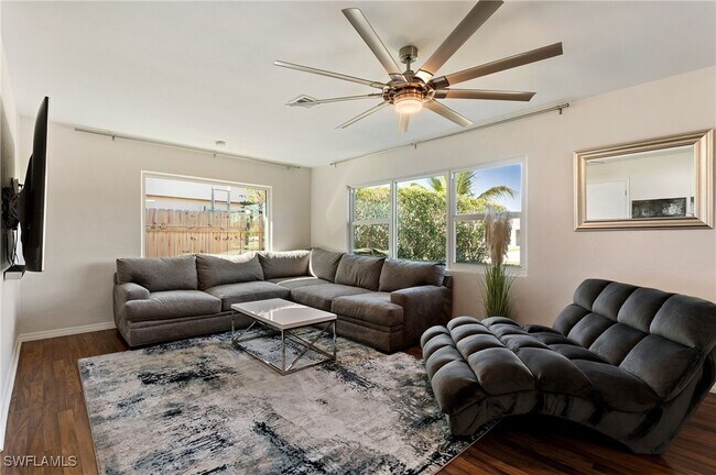 Foto del edificio - 714 105th Ave N