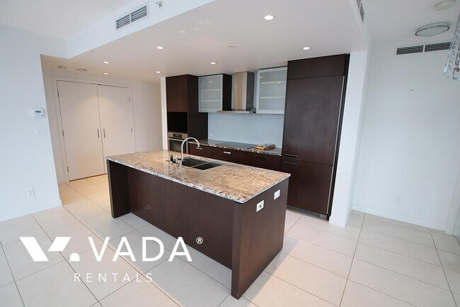Photo du bâtiment - Patina 2 Bedroom Apartment For Rent 2502-1028 Barclay St Vancouver: VADAPM.com