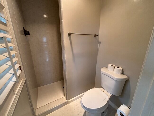 Foto del edificio - 740 Oak Crest Cir