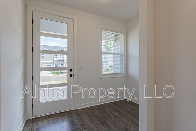 Building Photo - 1231 Westgate Vlg Dr