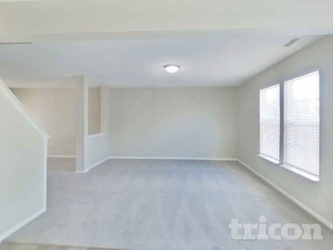 Foto del edificio - 8243 S Rising Sun Dr