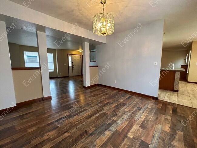 Building Photo - 835 Eagle Bend Dr