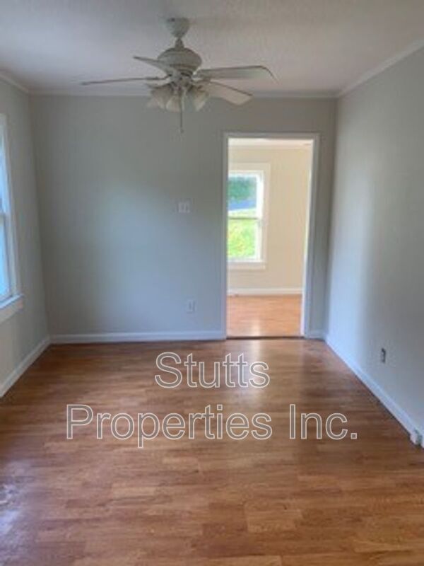Building Photo - 1217 E Reeder St