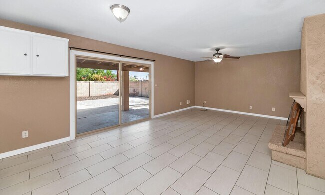 Building Photo - 1128 E Broadmor Dr