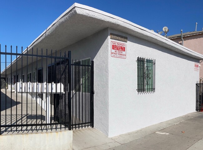 Building Photo - 10023 S Hoover St