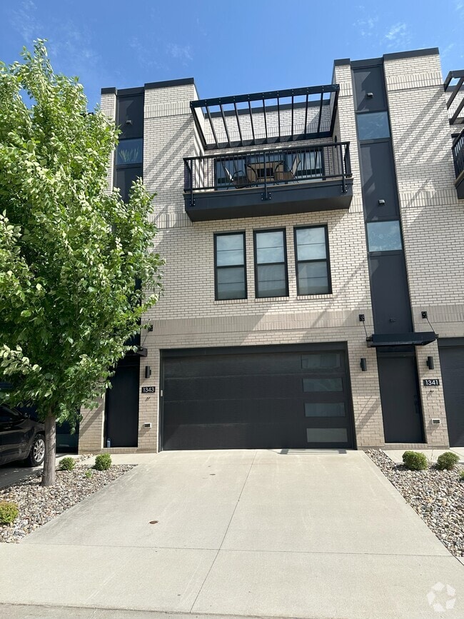 Building Photo - 1343 Keosauqua Way