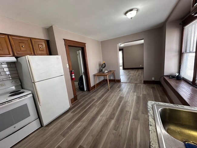 Foto del edificio - 109 E Stewart Rd