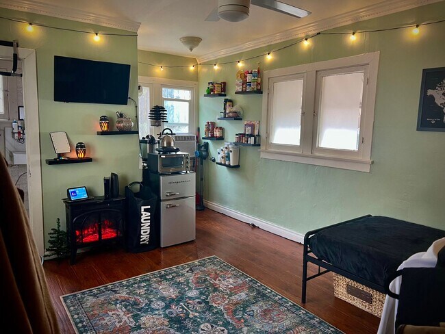 Foto del edificio - Cute and Cozy Studio in Los Angeles w/ Gar...