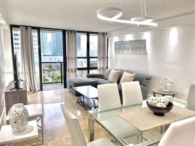 Foto del edificio - 600 NE 36th St