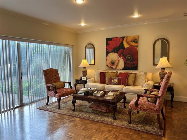 Foto del edificio - 6211 W Northwest Hwy