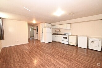 Building Photo - 2647 Oak St