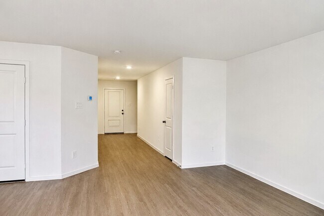 Building Photo - 14978 N Ascot Bend Cir