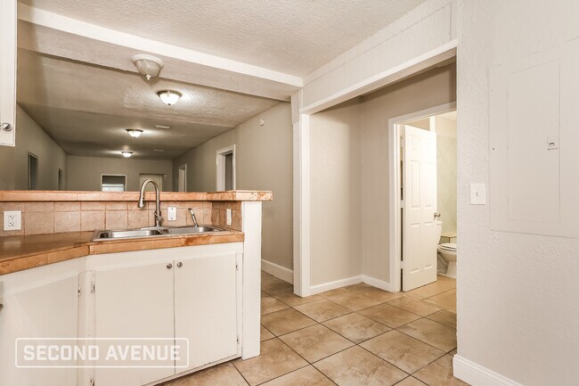 Foto del edificio - 2121 Broadway Ave