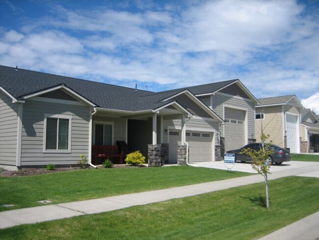 Foto del edificio - CDA Home w/ 22X45 RV Garage/Shop!