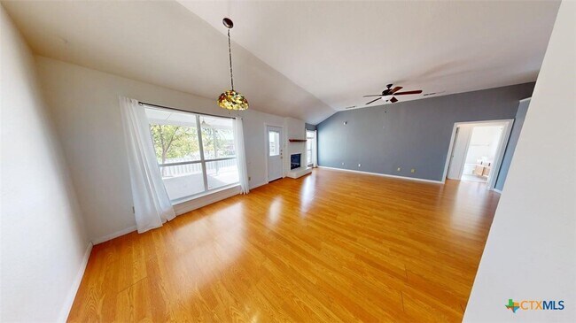 Foto del edificio - 411 Tomahawk Dr