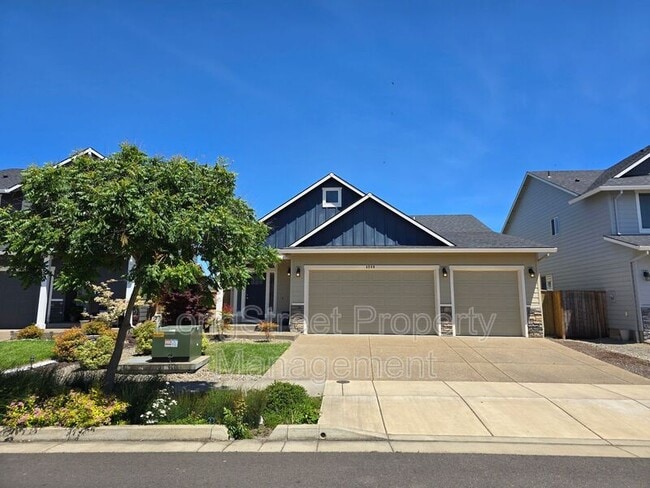 Building Photo - 4289 NE Sagecrest St