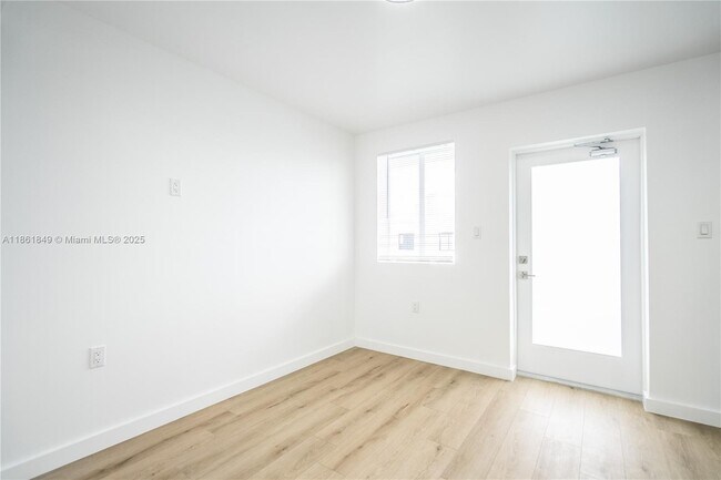 Foto del edificio - 1955 NW 2nd Ct