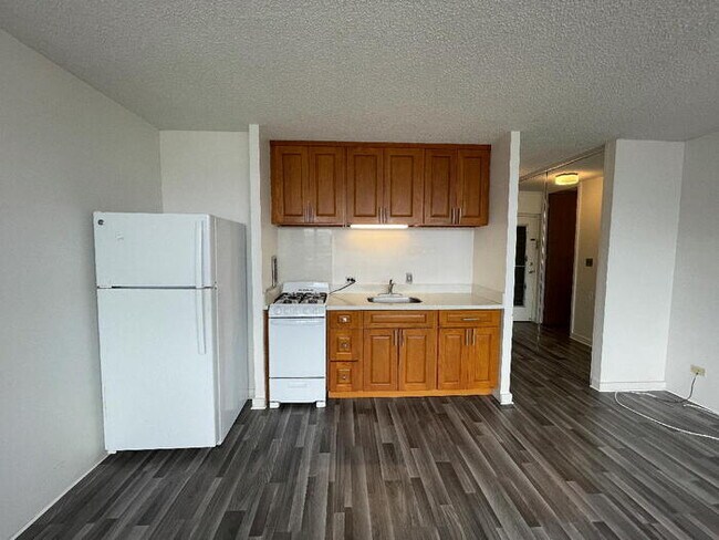 Foto del edificio - PUNAHOU GARDENS studio, sec, salt water po...