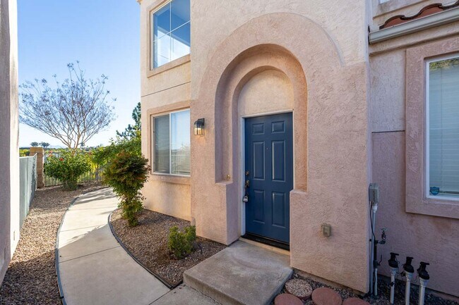 Building Photo - 3 bed, 2.5 bath DETACHED home in SCRIPPS RANCH