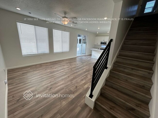 Building Photo - 328 N Broadway Dr