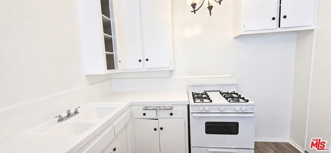 Building Photo - 2630 S La Salle Ave