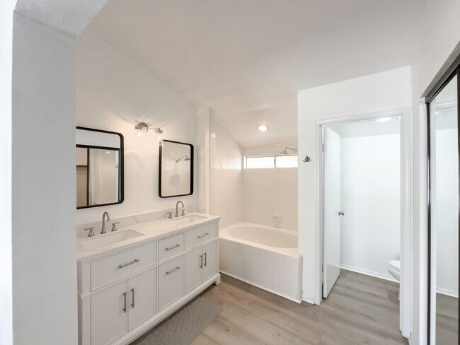 Building Photo - Remodeled Home for Rent in the Heart of Mu...