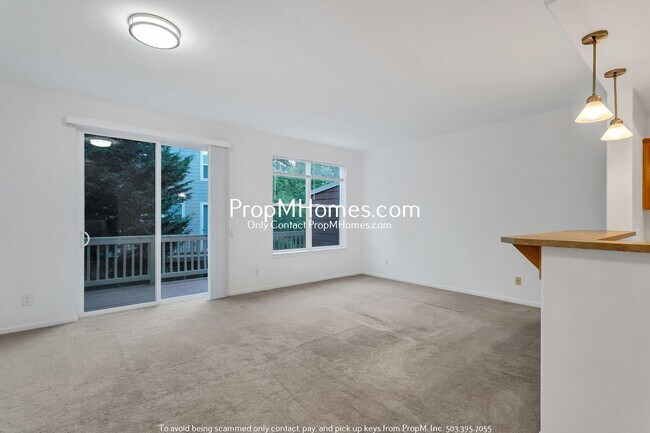 Building Photo - Spacious Townhome in Tanasbourne!