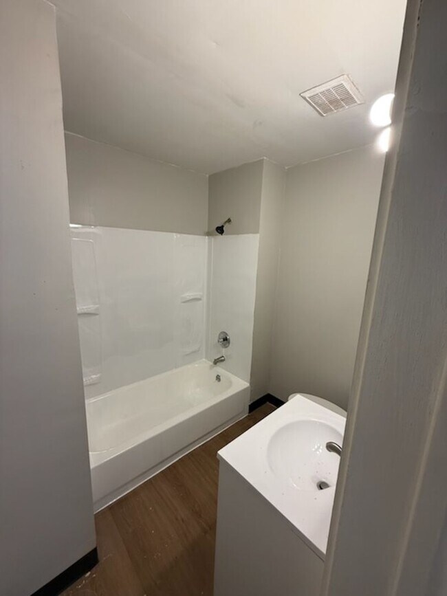 Foto del edificio - 2793 E 125th St