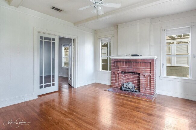 Foto del edificio - "Charming 1-Bed Retreat with Cozy Fireplac...