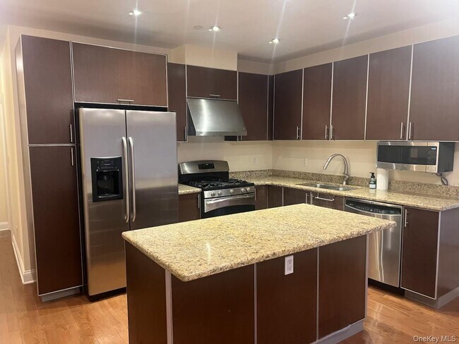 Foto del edificio - 3-37B Park Cres