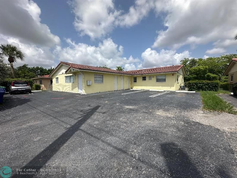 Foto principal - 3600 Riverside Dr