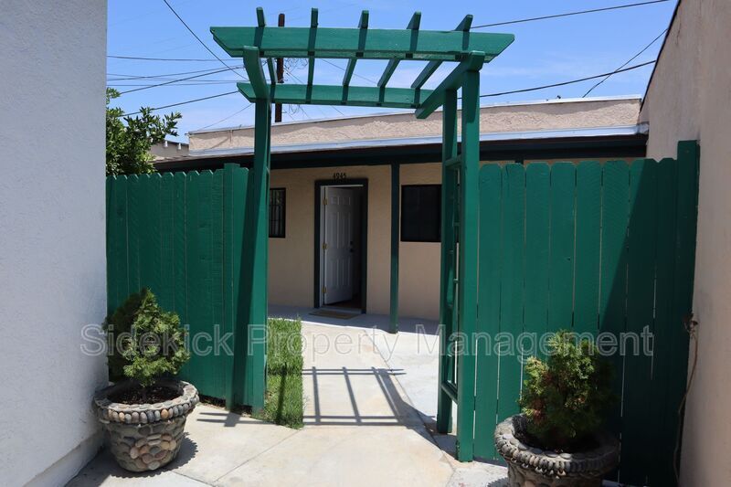 4945 Kinsie St, Commerce, CA 90040 Condo for Rent in Commerce, CA