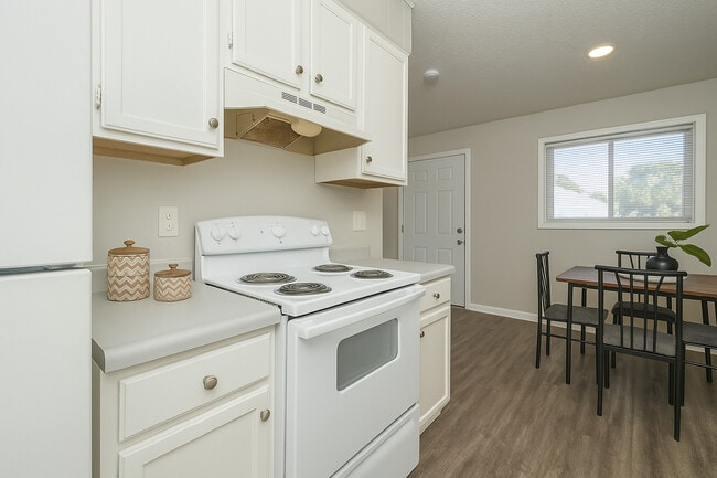 Kitchen/Dining - The Summit at Geyer Springs