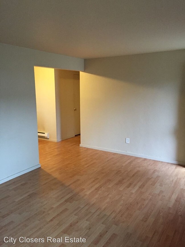 Building Photo - 158 S 152nd St