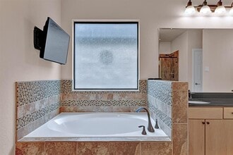 Building Photo - 2725 Kings Retreat Cir